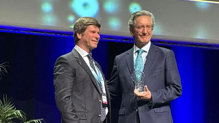 El Dr. San Miguel, durante la entrega del premio en el congreso de la Asociación Europea de Hematología en Milán. CEDIDA
