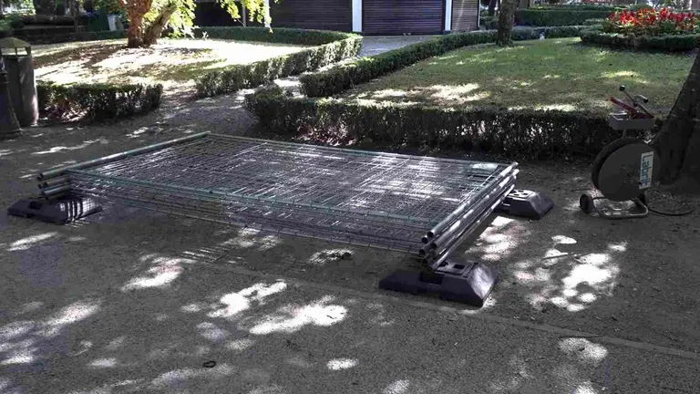 Las vallas qeu vana porteger los jardines en San fermín. AYUNTAMIENTO DE PAMPLONA