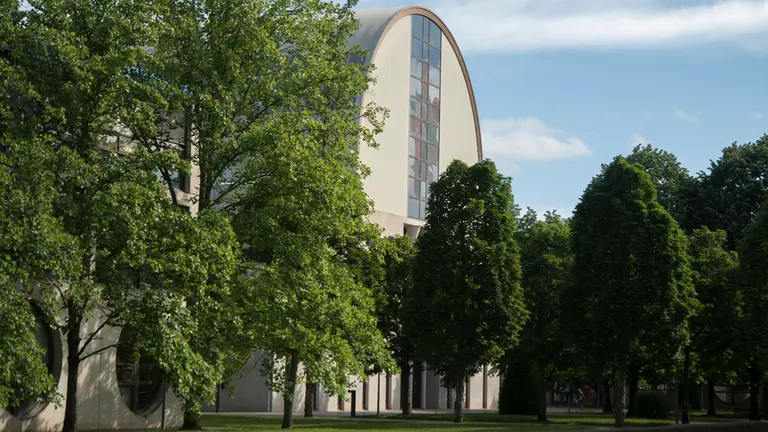 Sede de la UPNA en el campus de Arrosadia.
