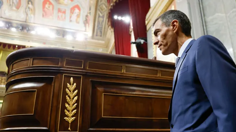 El presidente del Gobierno, Pedro Sánchez, accede al hemiciclo del Congreso este miércoles en el que se ha celebrado la sesión de control al Ejecutivo. EFE/Mariscal