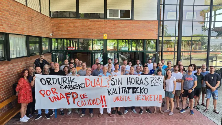 Imagen de una de las concentraciones de profesores de FP Dual en Navarra. CEDIDA