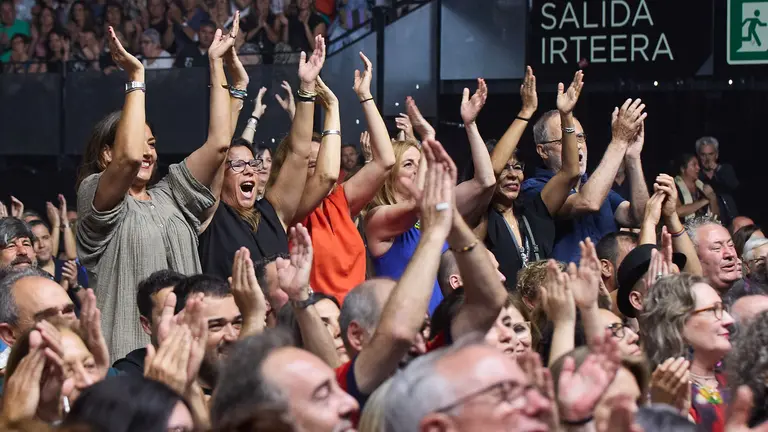 Concierto de Joaquín Sabina en el pabellón Navarra Arena de Pamplona dentro de su gira de despedida 'Hola y adiós'. IÑIGO ALZUGARAY