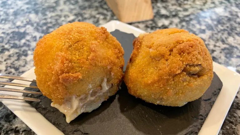 La croqueta de toro que se ha hecho popular en un bar restaurante de Pamplona. Navarra.com