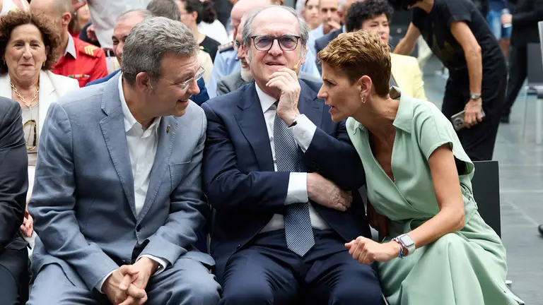 La presidenta de Navarra, María Chivite, y el presidente del Parlamento de Navarra, Unai Hualde, participan en un acto conmemorativo del 25º aniversario de la aprobación de la ley foral del Defensor del Pueblo de Navarra. También participan Ángel Gabilondo, Defensor del Pueblo en el ámbito estatal, y Patxi Vera, Defensor del Pueblo de Navarra. IÑIGO ALZUGARAY