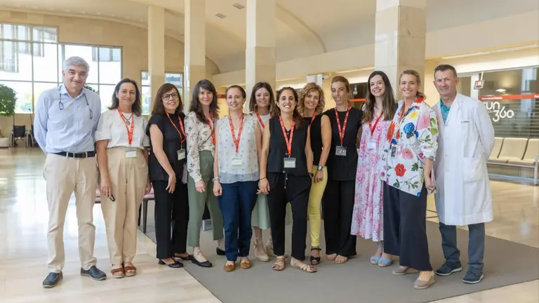Algunos participantes, ponentes y especialistas de la Unidad Dental durante la jornada de formación celebrada en la Clínica Universidad de Navarra.