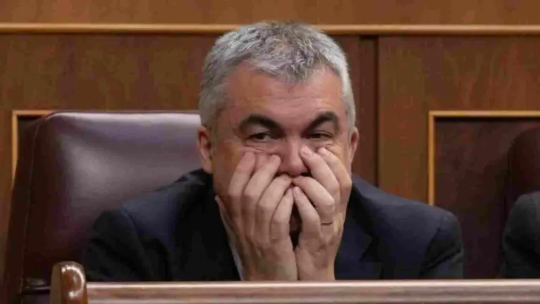 Santos Cerdán en su escaño, antes de dimitir como diputado por Navarra. OK DIARIO