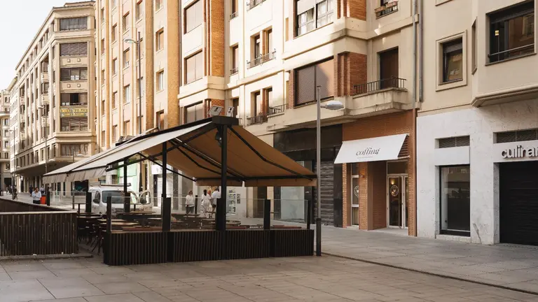 Coffing abre nuevo local en Carlos III con terraza y horario ampliado. CEDIDA