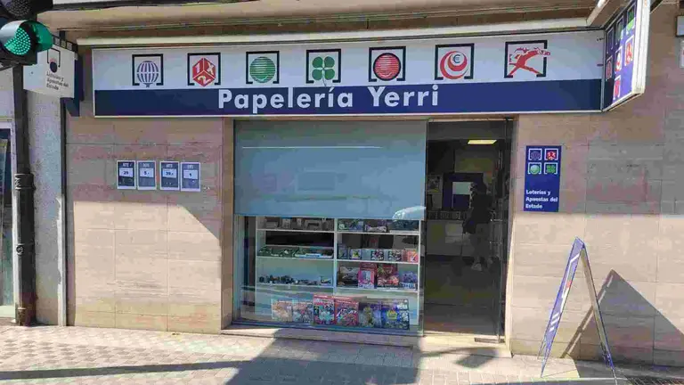 La papelería Yerri ha sido el punto de venta del billete de lotería premiado. ONLAE