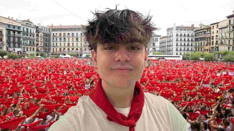 El artista pamplonés Ignacio Vives, Nash VZ, ha sacado una canción sobre las fiestas de San Fermín.