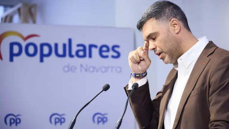 El presidente del PP de Navarra, Javier García, presenta el Plan de Trabajo del PPN a la Comisión de Investigación sobre las licitaciones y adjudicaciones de obras públicas. IÑIGO ALZUGARAY
