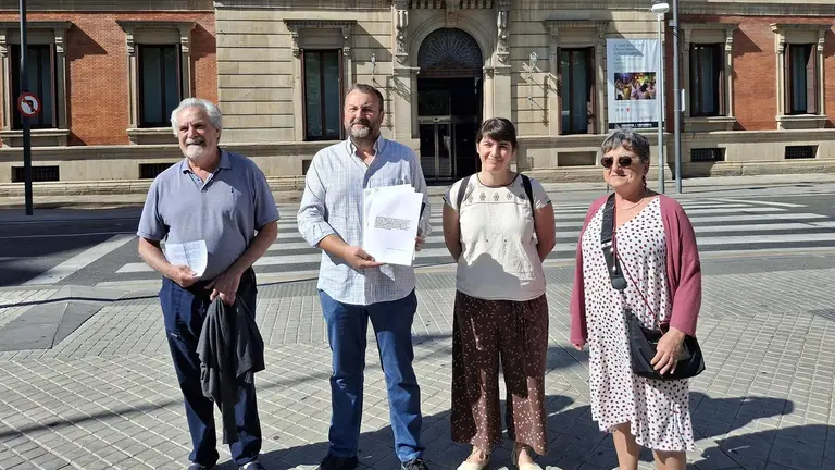 La Plataforma contra las Minas de La Bal D'Onsella y El Perdón, Ecologistas en Acción y la Fundación Sustrai Erakuntza piden incluir el proyecto Mina Muga en la comisión de investigación sobre las adjudicaciones de obra pública en Navarra. CEDIDA