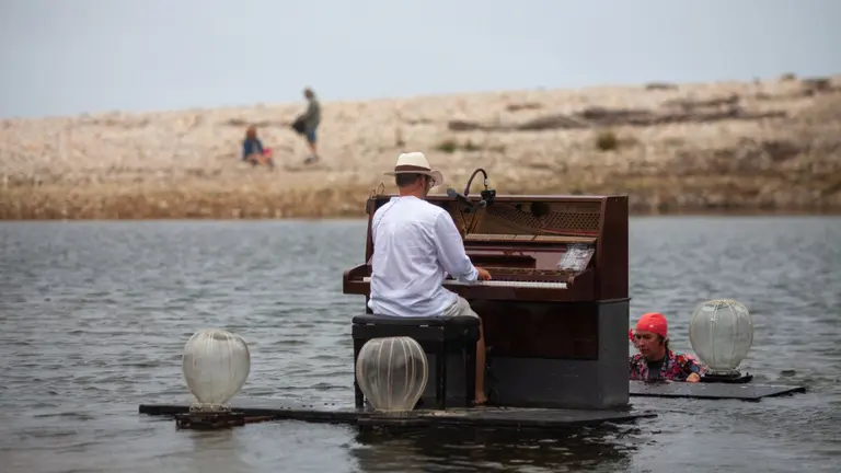 Un concierto de piano flotante dentro del ciclo 'Caribe Flotante'.
- CARIBE FLOTANTE