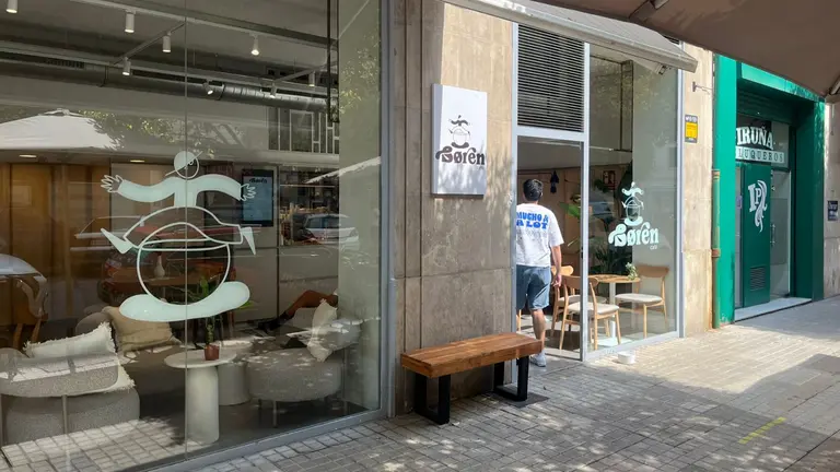 La nueva cafetería Søren Café, en la calle Castillo de Maya número 48 de Pamplona. I.Z