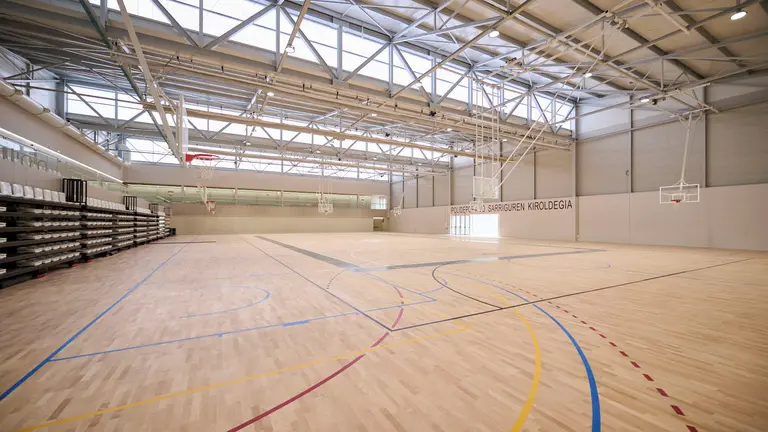 Presentación del nuevo polideportivo de Sarriguren. PABLO LASAOSA