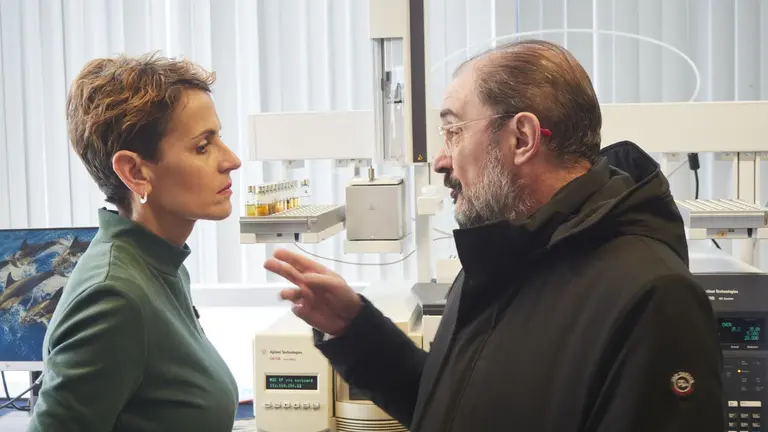 Foto de archivo de la presidenta de Navarra, María Chivite, con Javier Lambán en una visita al Centro Nacional de Tecnología y Seguridad Alimentaria (CNTA) de San Adrián en 2023. EDUARDO SANZ / EUROPA PRESS