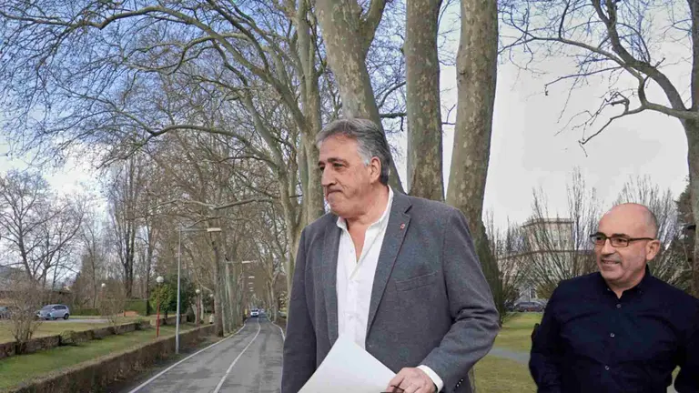 Fotomontaje de Joseba Asirón y José Abaurrea sobre una foto de la carretera de la Universidad.