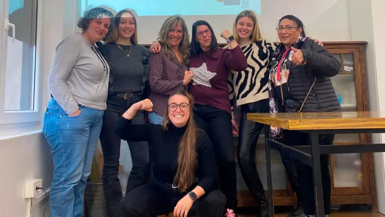 Algunas participantes en el programa de inserción de Cocemfe y Fundación "la Caixa". CEDIDA