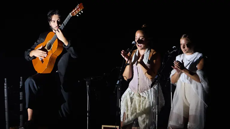 Concierto Guitarra Coral de Yerai Cortés en el Teatro Gayarre de Pamplona dentro del ciclo Escenario Siglo XXI de la XII edición del festival Flamenco On Fire. IÑIGO ALZUGARAY
