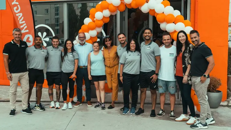 Imagen del equipo del nuevo gimnasio de VivaGym en Artica. CEDIDA