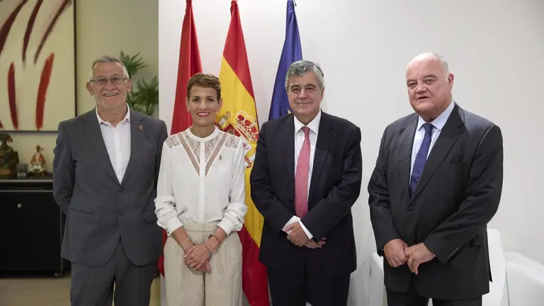 fEl vicepresidente Taberna; la presidenta de Navarra, María Chivite; el director general de Fundación 'la Caixa', Josep María Coronas; y el director general adjunto de Asuntos Corporativos, Sergi Loughney. 
GOBIERNO DE NAVARRA