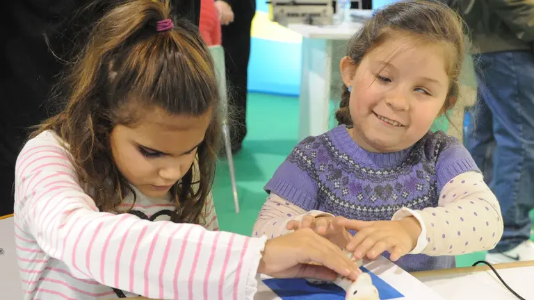 102 estudiantes ciegos de Navarra inician el curso 2025/2026 con el braille y el apoyo de la ONCE. CEDIDA