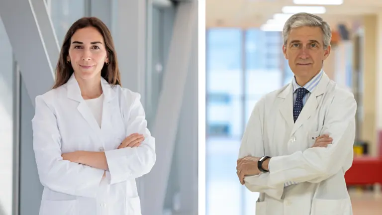 La Dra. Cristina Abascal y el Dr. Jesús Barrio, oftalmólogos de la Clínica Universidad de Navarra. CLÍNICA UNIVERSIDAD DE NAVARRA