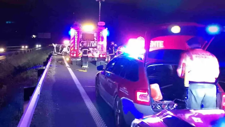 Hasta cuatro coches se han visto implicados en la colisión múltiple. BOMBEROS DE NAVARRA