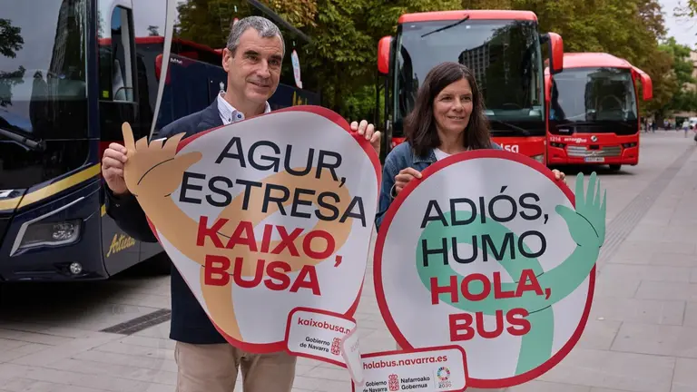 La directora general de Transportes y Movilidad Sostenible, Berta Miranda, participa en la presentación de una campaña de fomento del transporte público en bus. JESÚS M GARZARON