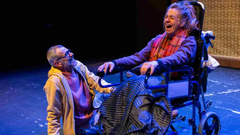 Lola Baldrich y Toni Cantó en una escena de Parejas Imperfectas.