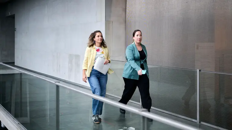 Irati Jiménez de EH Bildu durante la comisión de investigación del Parlamento de Navarra sobre adjudicaciones de obras públicas. PABLO LASAOSA