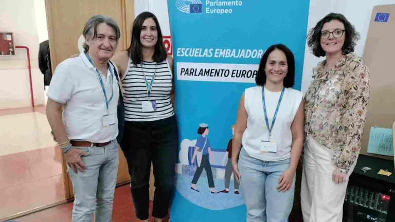 Profesores representantes del IESO El Cierzo, Colegio FEC Vedruna, CIP Lumbier FP IIP y Colegio San Cernin. CEDIDA