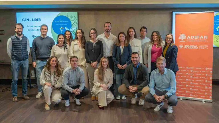 Jóvenes participantes en el programa GEN-Líder de ADEFAN y Caja Rural. ADEFAN
