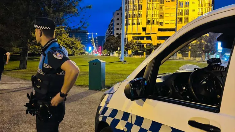 Un agente de Policía Municipal de Pamplona durante una intervención reciente.