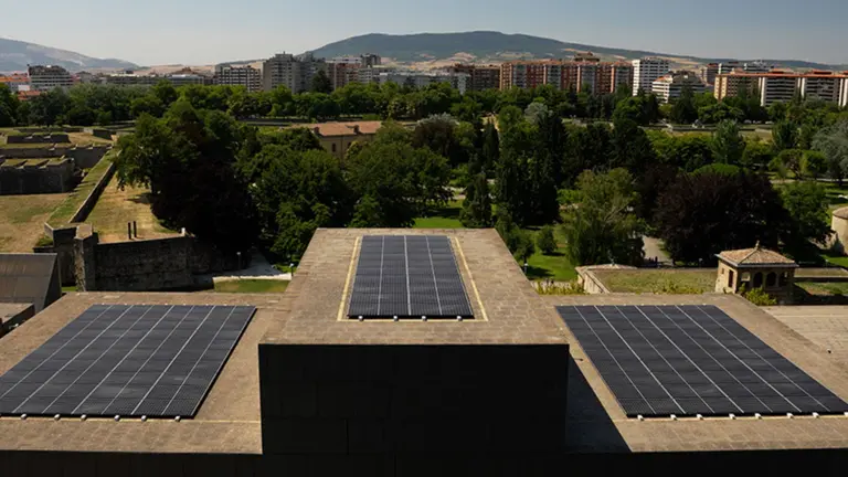 Imagen de archivo de las nuevas placas solares de Baluarte. CEDIDA