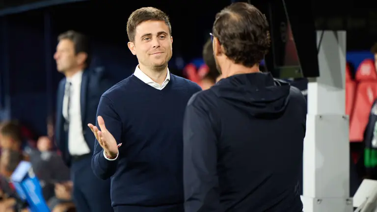Alessio Lisci (entrenador CA Osasuna) y José Bordalás (entrenador Getafe CF) durante el partido de La Liga EA Sports entre CA Osasuna y Getafe CF disputado en el estadio de El Sadar en Pamplona. IÑIGO ALZUGARAY