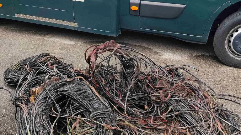Parte del cable robado por la banda de delincuentes. GUARDIA CIVIL