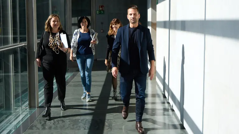 El director-gerente de la empresa pública Navarra Impulsa Cultura, Deporte y Ocio (NICDO), Ramón Urdiáin, informa en comisión parlamentaria sobre las adjudicaciones de dicha empresa pública. NAVARRA.COM