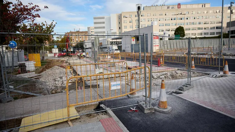 La Gerencia y la Comisión de Urbanismo del Ayuntamiento visitan las obras del proyecto de carril bici y mejora de la movilidad de la calle Irunlarrea que se están ejecutando desde el verano. NAVARRA.COM