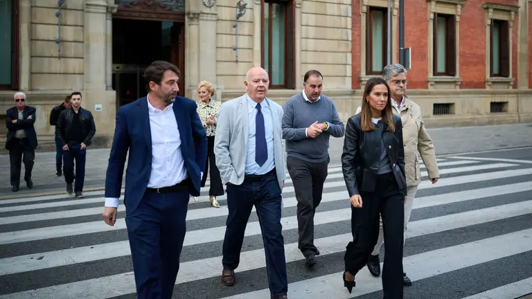 La portavoz nacional de Familia de Vox, Ainhoa García en el Parlamento de Navarra. PABLO LASAOSA