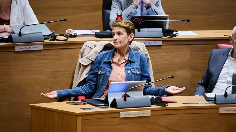 María Chivite, presidenta del Gobierno de Navarra, durante el Pleno del Parlamento de Navarra. PABLO LASAOSA