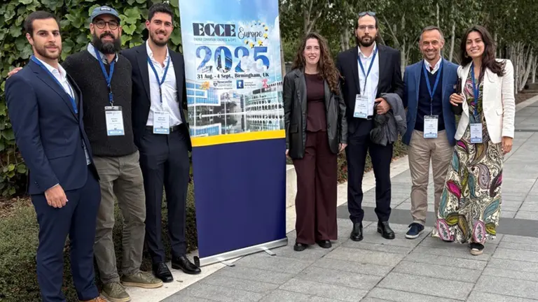 De izq. a dcha.: Iñaki Orradre, Ernesto Barrios, Javier Beaumont, Ane Pérez Ibarrola, Ismail El Hamzaoui, Pablo Sanchis y Elisa Irujo, en Birmingham. UNIVERSIDAD PÚBLICA DE NAVARRA