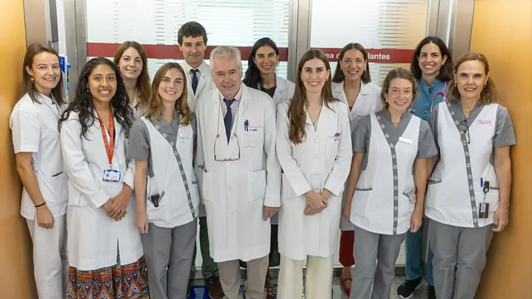 El Dr. José Rifón con el equipo de la Unidad Clínica de Trasplante Hematopoyético de la Clínica Universidad de Navarra. CEDIDA