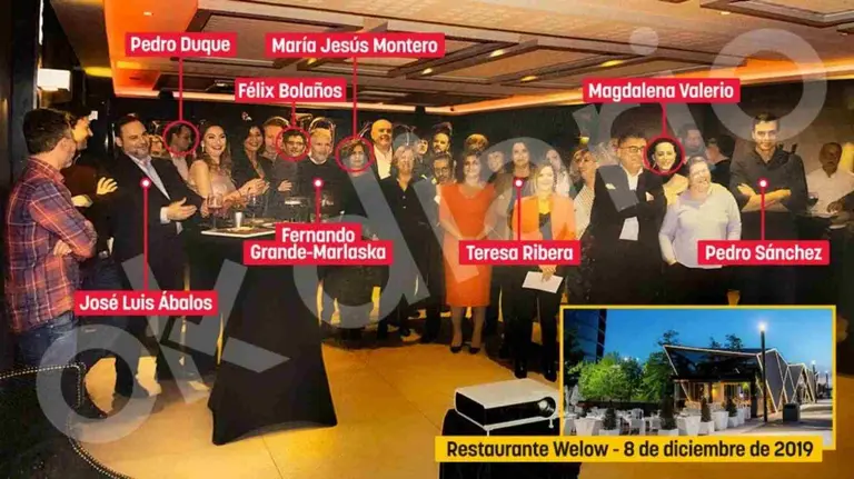 La foto inédita del 60 cumpleaños de Ábalos con Sánchez y la plana mayor del Gobierno en el restaurante de Aldama. OK DIARIO