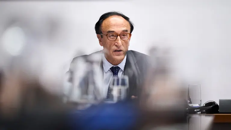 Jesús Polo, presidente de la mesa de contratación de las obras de Belate comparece en la comisión de investigación del Parlamento de Navarra sobre licitación y adjudicación de obras públicas del Gobierno de Navarra. PABLO LASAOSA