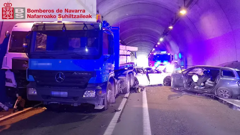 Accidente múltiple en el túnel de Larrakaitz, en el término municipal de Sunbilla. CEDIDA