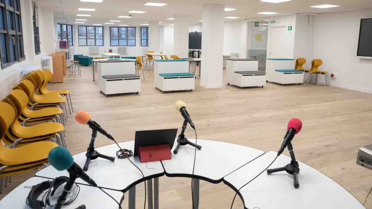 Aula Ikasnova del colegio Vázquez de Mella-Bayonne de Pamplona. AYUNTAMIENTO DE PAMPLONA