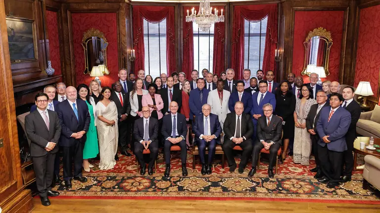 Foto de familia de la 34ª Asamblea General del WSBI, presidida por Isidro Fainé, celebrada en Washington. WSBI-ESBI. FUNDACIÓN "LA CAIXA".