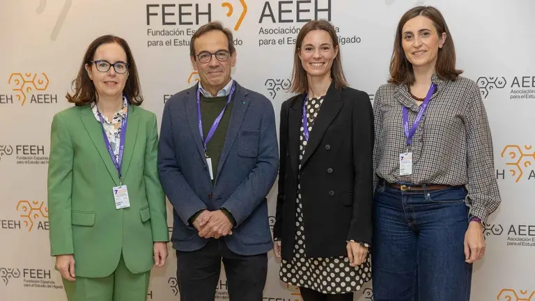 Las coorganizadoras del congreso, María Varela, María Arechederra y Silvia Affò, junto con Rafael Bañares, presidente de la AEEH.