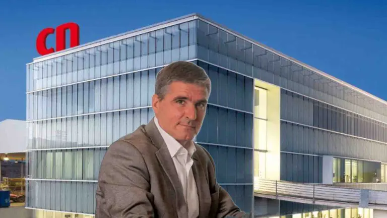 Fotomontaje del empresario Benito Jiménez sobre una imagen de la sede de Congelados de Navarra.