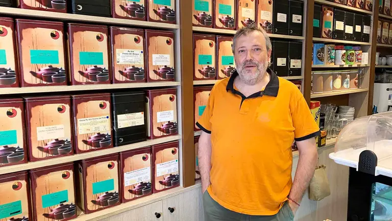 Ricardo Echeverría es el dueño de la tetería Sukiya en Estella. Navarra.com